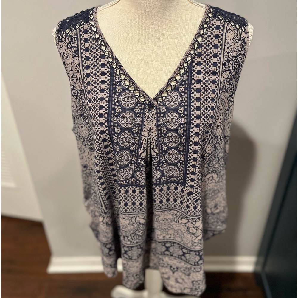 Lucky brand 3x v neck navy off white print sleeveless top